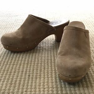 American Eagle Outfitters Tan Clogs - Size 8 1/2
